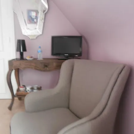 La Maison D'euphrasie D'hotes Bed & Breakfast *