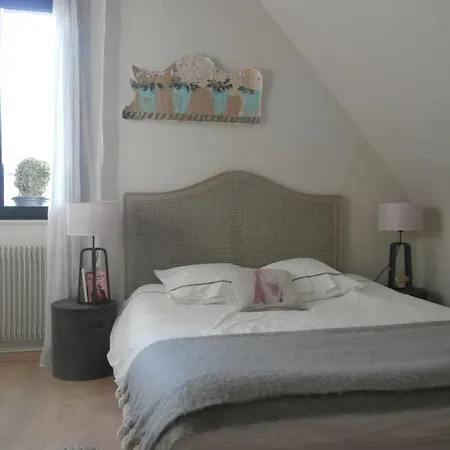 La Maison D'euphrasie D'hotes Bed & Breakfast *